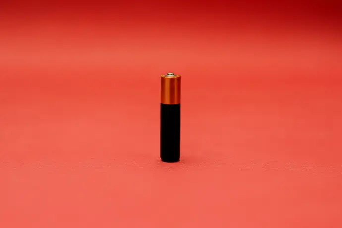 black and gold tube type vape